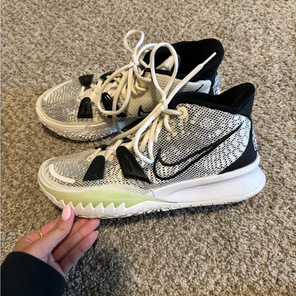 Kyrie 7 basketball shoes ‘brooklyn beats’